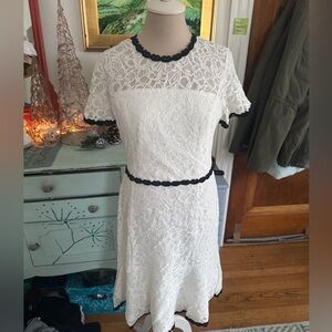 Adelyn Rae Elegant White Lace Dress with Black Trim L Dressy Party Cutout VGUC